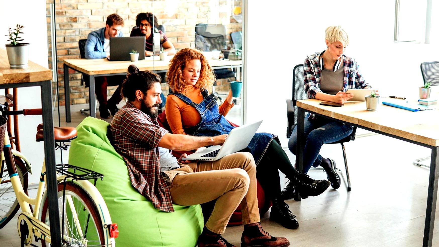 Sesión de formación sobre servicios bancarios digitales